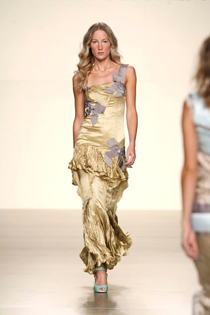 Victorio & Lucchino 2007 Silk iced gown - Runway